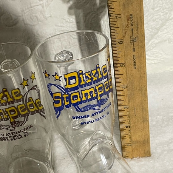 Set of 3 Dolly Parton's Dixie Stampede Souvenir Plastic Mugs - Picture 6 of 6